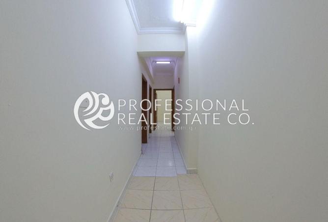 956318 - Property Image 2