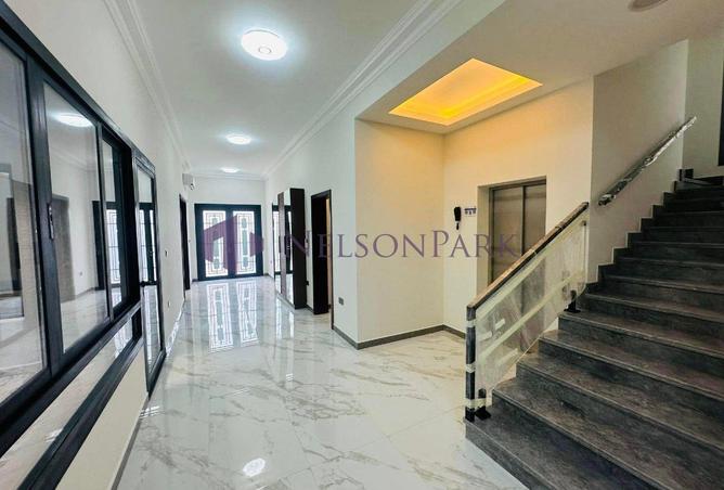 963989 - Property Image 2