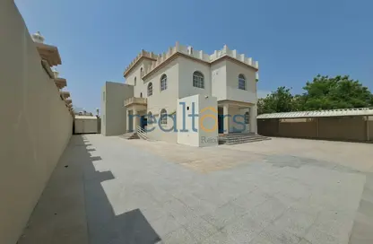 Villa - 6 Bedrooms - 5 Bathrooms for sale in Onaiza - Onaiza - Doha