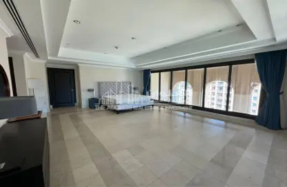 (بنتهاوس  (روف - 5 غرف نوم - 6 حمامات للايجار في برج رقم 2 - منطقة الأبراج - جزيرة اللؤلؤة - الدوحة