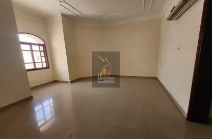 Empty Room image for: Villa - 7 Bedrooms for rent in Ain Khaled - Ain Khaled - Doha, Image 1
