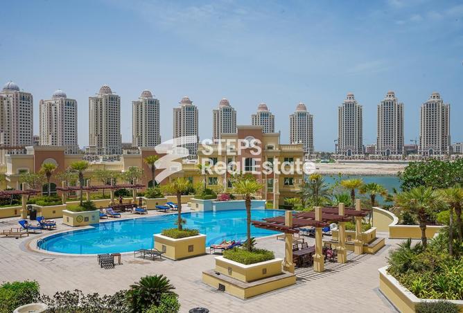 Apartment - 3 Bedrooms - 3 Bathrooms for sale in Viva West - Viva Bahriyah - The Pearl Island - Doha