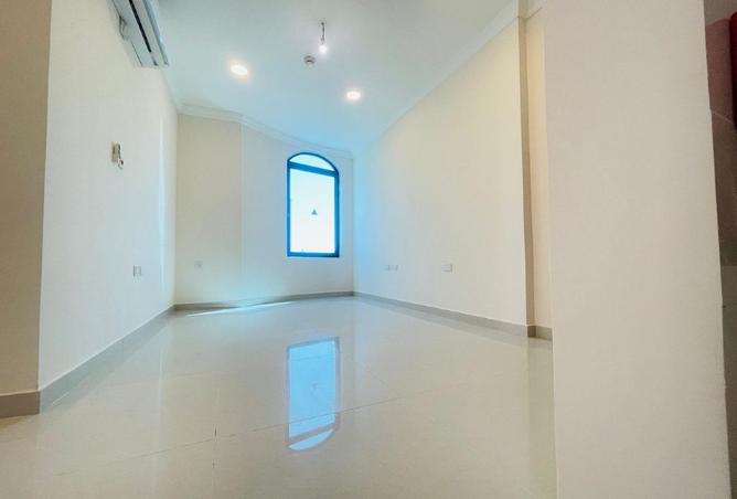 915241 - Property Image 2