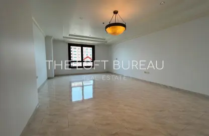 Apartment - 2 Bedrooms - 3 Bathrooms for rent in Tower 11 - Porto Arabia - The Pearl Island - Doha