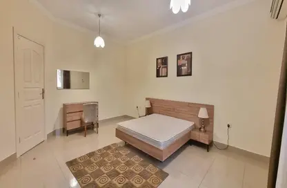 Compound - 4 Bedrooms - 4 Bathrooms for rent in Al Thumama - Al Thumama - Doha