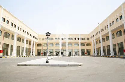 Shop - Studio - 1 Bathroom for rent in Sheikha Houda Compound - Al Gharrafa - Doha
