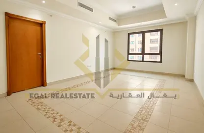 Apartment - 1 Bedroom - 2 Bathrooms for rent in West Porto Drive - Porto Arabia - The Pearl Island - Doha