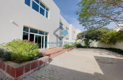 مجمع سكني - 3 غرف نوم - 4 حمامات للايجار في عين خالد - الدوحة