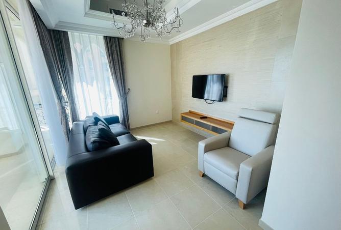 956553 - Property Image 2