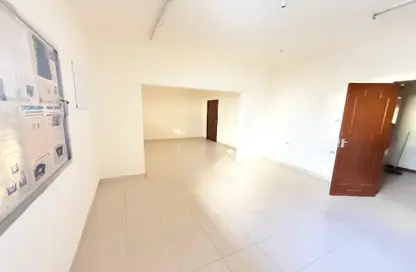 Apartment - 3 Bedrooms - 3 Bathrooms for rent in Fereej Bin Omran - Doha