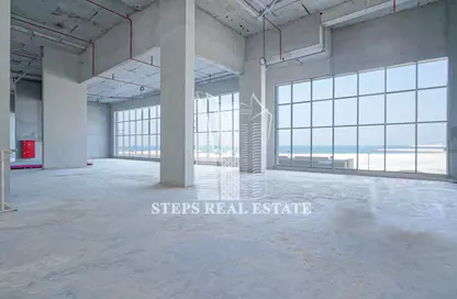 Show Room - Studio - 3 Bathrooms for rent in Lusail City - Lusail