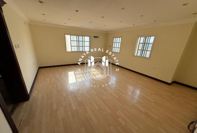 927526 - Property Image 2