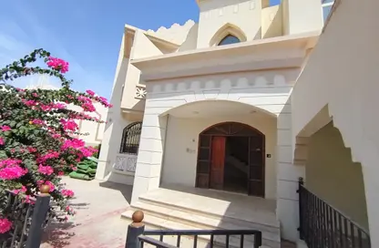 Villa - 4 Bedrooms - 4 Bathrooms for rent in Souk Al gharaffa - Al Gharrafa - Doha