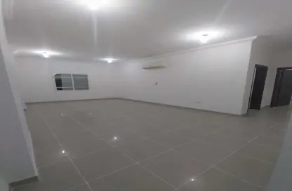 شقة - 2 غرف نوم - 2 حمامات للايجار في شارع الجزيره - فريج بن محمود الشمالي - فريج بن محمود - الدوحة