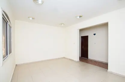 Apartment - 2 Bedrooms - 2 Bathrooms for rent in Bin Dirham 1 - Al Mansoura - Doha