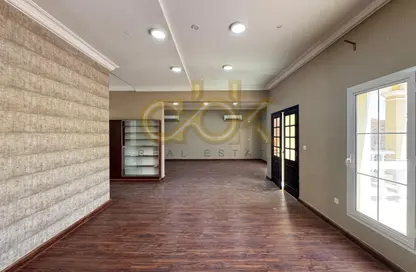 فيلا - استوديو - 6 حمامات للايجار في فلل الدحيل - الدحيل - الدوحة