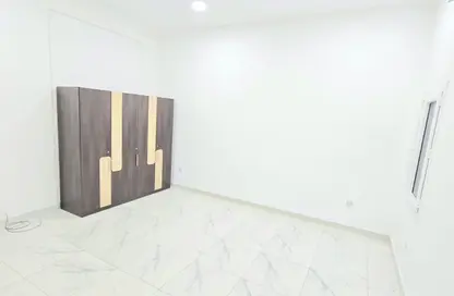 Apartment - Studio - 1 Bathroom for rent in Al Aziziyah - Al Aziziyah - Doha