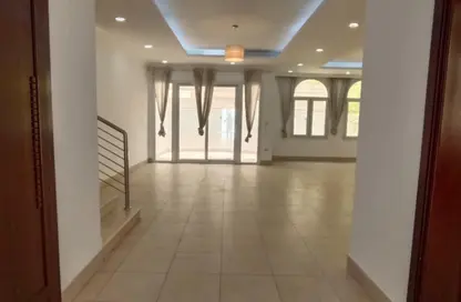 مجمع سكني - 5 غرف نوم - 6 حمامات للايجار في فلل واست باي لاغون - وست باي لاجون - بحيرة وست لاجون - الدوحة