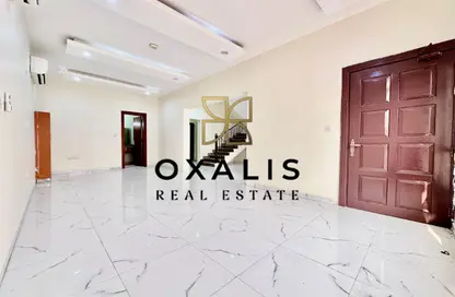 Villa - 5 Bedrooms - 5 Bathrooms for rent in Umm Al Seneem Street - Ain Khaled - Doha