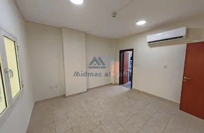 شقة - 3 غرف نوم - 2 حمامات للايجار في شارع حضرموت - دوحة الجديد - الدوحة