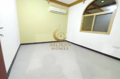 Apartment - 2 Bedrooms - 2 Bathrooms for rent in Umm Ghwailina Comm - Umm Ghuwalina - Umm Ghuwailina - Doha