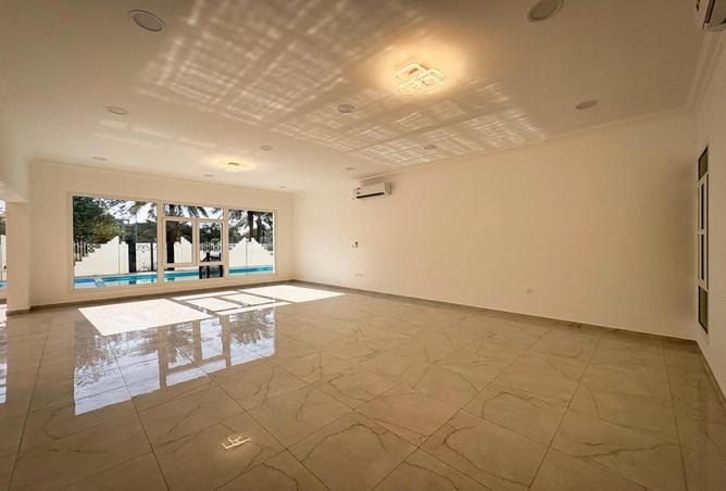 913164 - Property Image 2