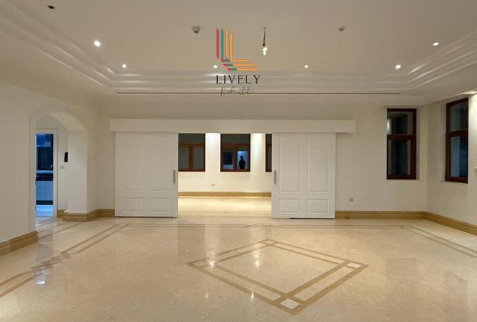 940386 - Property Image 2