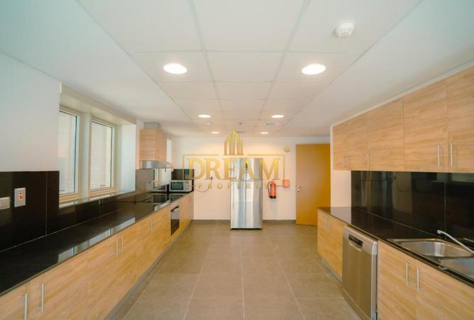 994745 - Property Image 3