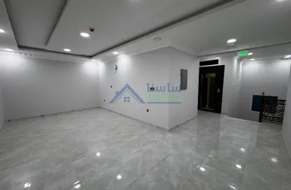 Villa - 5 Bedrooms - 4 Bathrooms for rent in Izghawa - Izghawa - Doha
