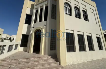 Compound - 4 Bedrooms - 5 Bathrooms for rent in Bin Omran 35 - Fereej Bin Omran - Doha