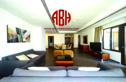 Living Room image for: Apartment - 1 Bedroom - 2 Bathrooms for rent in La Croisette - Porto Arabia - The Pearl Island - Doha, Image 1