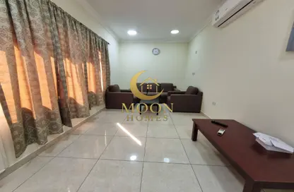 Apartment - 2 Bedrooms - 2 Bathrooms for rent in Umm Ghuwalina - Umm Ghuwailina - Doha