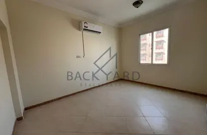 Apartment - 3 Bedrooms - 2 Bathrooms for rent in Muntazah 10 - Al Muntazah - Doha