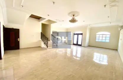 Compound - 5 Bedrooms - 4 Bathrooms for rent in Izghawa - Izghawa - Doha