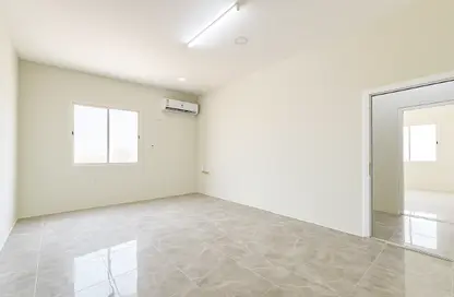 Apartment - 3 Bedrooms - 2 Bathrooms for rent in Al Faisal Tower - Al Dafna - Al Dafna - Doha
