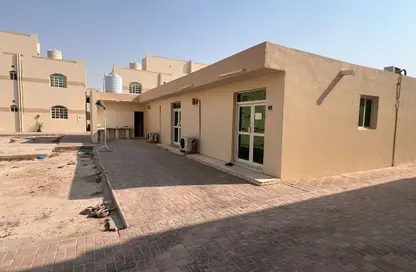 فيلا - 5 غرف نوم - 4 حمامات للايجار في بوابة عين خالد - عين خالد - الدوحة
