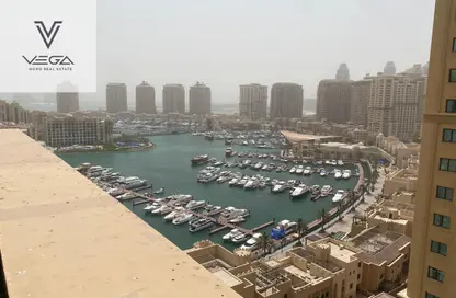 شقة - 2 غرف نوم - 3 حمامات للبيع في طريق بورتو الغربي - بورتو أرابيا - جزيرة اللؤلؤة - الدوحة