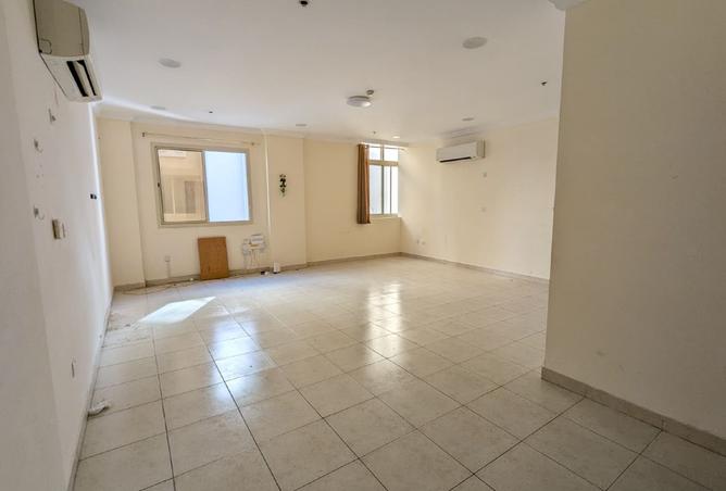 956177 - Property Image 2