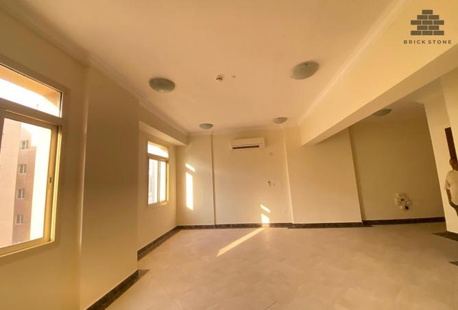 902439 - Property Image 2