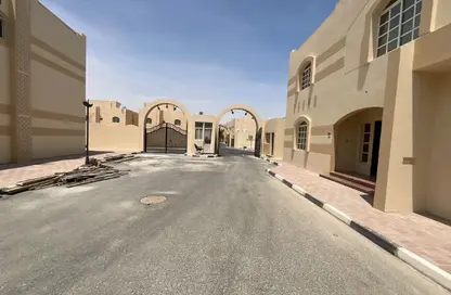 فيلا - 5 غرف نوم - 4 حمامات للايجار في عين خالد - الدوحة