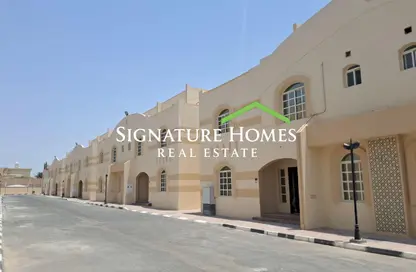 Villa - 5 Bedrooms - 4 Bathrooms for rent in Umm Al Seneem Street - Ain Khaled - Doha