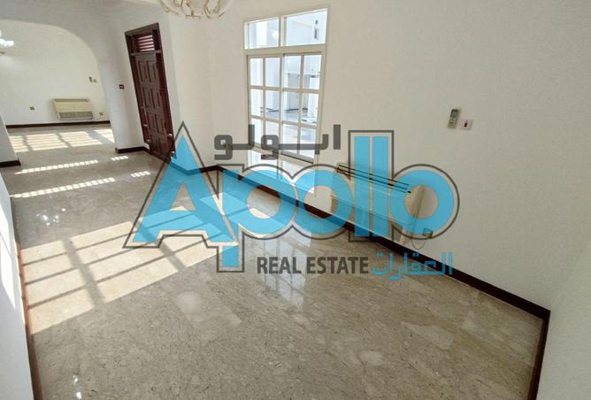 982266 - Property Image 2