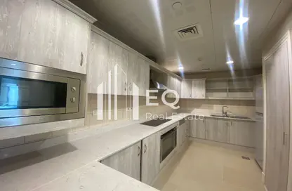 Apartment - 2 Bedrooms - 3 Bathrooms for sale in Two Porto Arabia - Porto Arabia - The Pearl Island - Doha