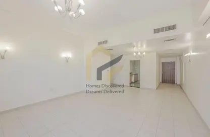 Apartment - 2 Bedrooms - 2 Bathrooms for rent in Block 55 Sayer - Barwa Commercial Avenue - Umm Al Seneem - Doha