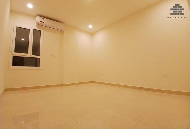 904605 - Property Image 2