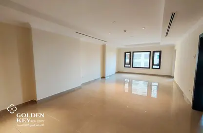 Apartment - 1 Bedroom - 2 Bathrooms for rent in West Porto Drive - Porto Arabia - The Pearl Island - Doha