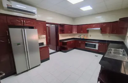 Compound - 4 Bedrooms - 5 Bathrooms for rent in Bu Hamour Street - Abu Hamour - Doha