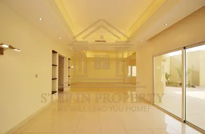 Villa - 5 Bedrooms - 7 Bathrooms for rent in Duhail Villas - Al Duhail - Doha