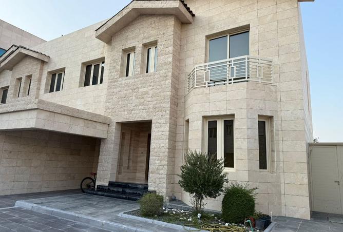 988671 - Property Image 2