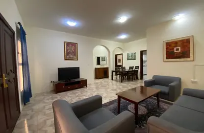 Villa - 2 Bedrooms - 2 Bathrooms for rent in Salwa Road - Al Aziziyah - Doha